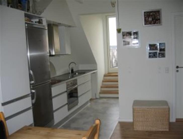 Lejlighed 2 - køkken med udgang til tagteressen billede 6