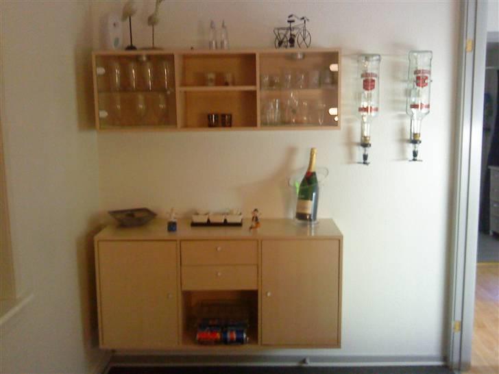 Ungdomsværelse 2 - Lidt sprut. 2x3L Vodka, samt en 1,5L MOET Champagne billede 5