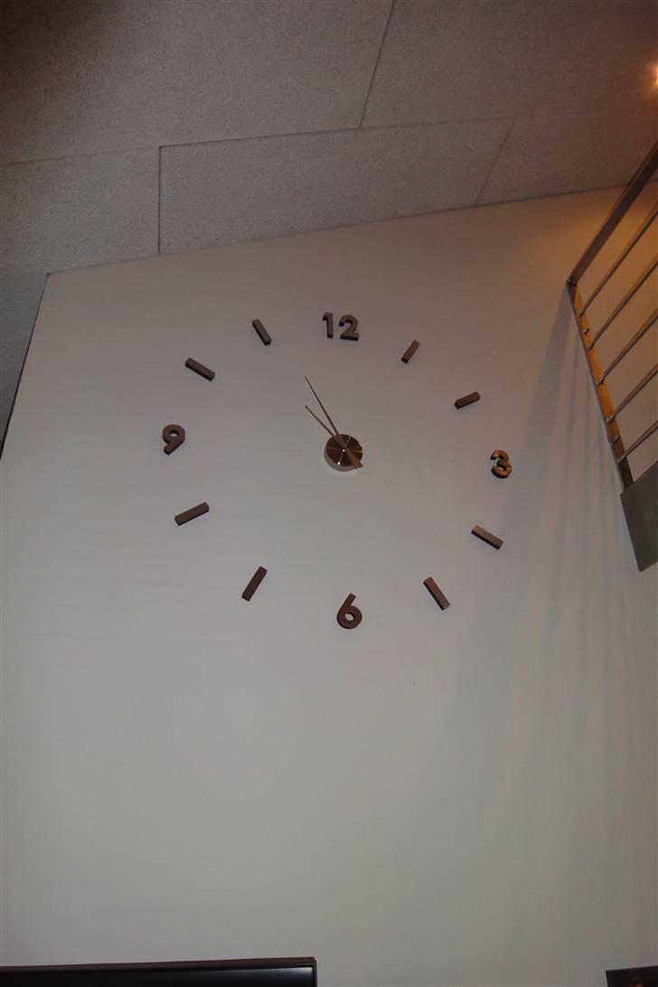Ungdomsværelse 1 - det elskede ur på 1m i diameter billede 5