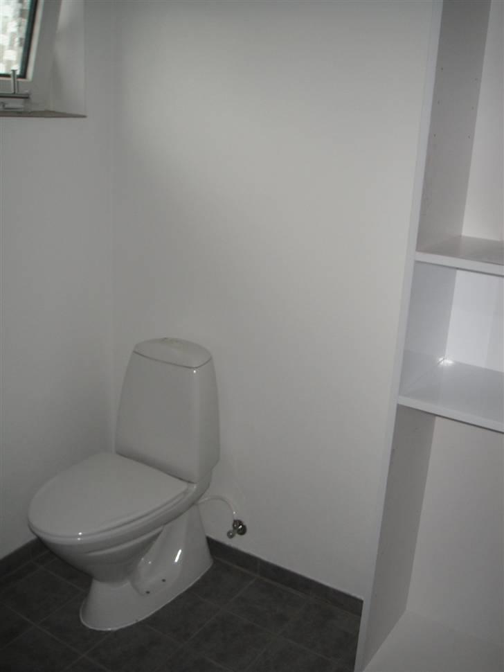 Villa 3 - Wc med opbevaring ved siden af billede 12