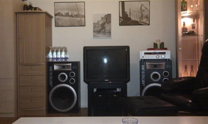 Lejlighed 1 - Og igen. mit tv, mine højtalere, min PS3 og min Radio/modtager. billede 8