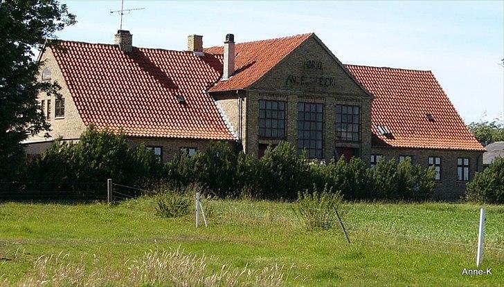 Landejendom 5 - Mejeriet bygget i 1933.  billede 1