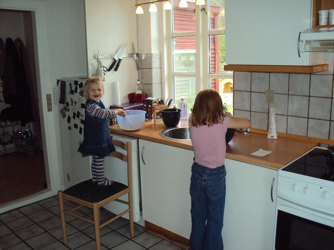 Villa 3 værelser - min datter i køkkenet  billede 10
