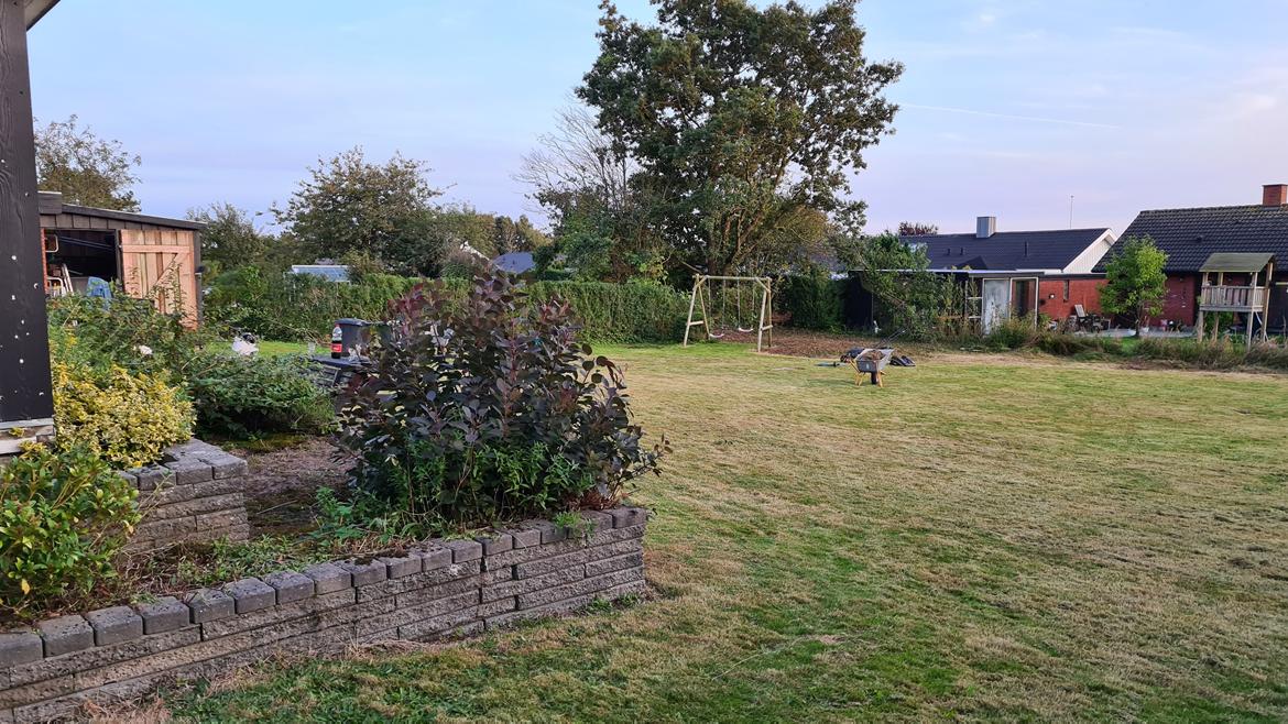 Villa 3 værelser, 2 badeværelser på lukket villavej - Igang med omlægning af haven billede 12