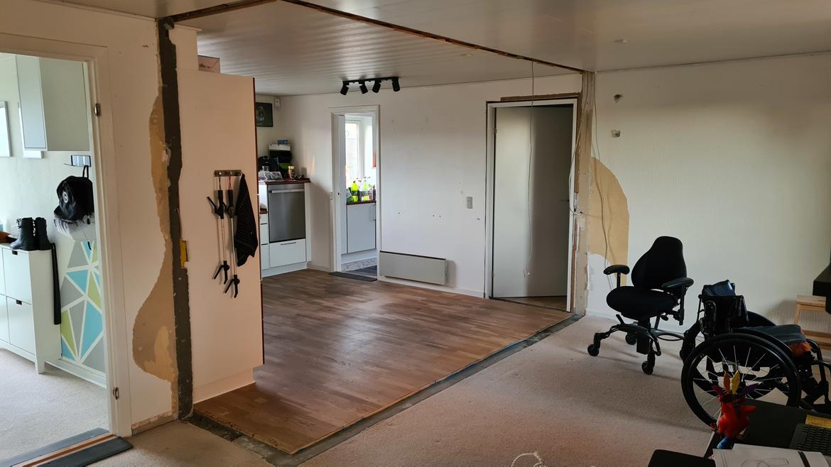 Villa 3 værelser, 2 badeværelser på lukket villavej - Væggen mellem køkken og stue bliver fjernet, alt gulv bliver fjernet og omlagt og eludtag, lampeudtag m.m. bliver lavet. billede 16