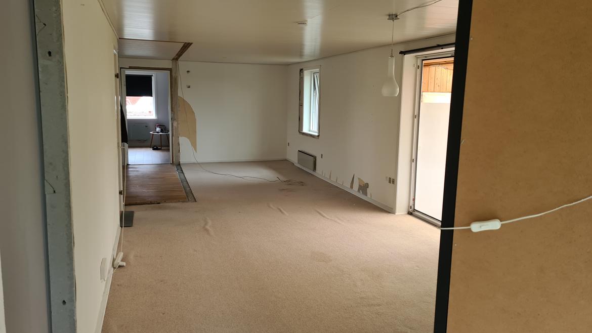 Villa 3 værelser, 2 badeværelser på lukket villavej - Væggen mellem køkken og stue bliver fjernet, alt gulv bliver fjernet og omlagt og eludtag, lampeudtag m.m. bliver lavet. billede 17