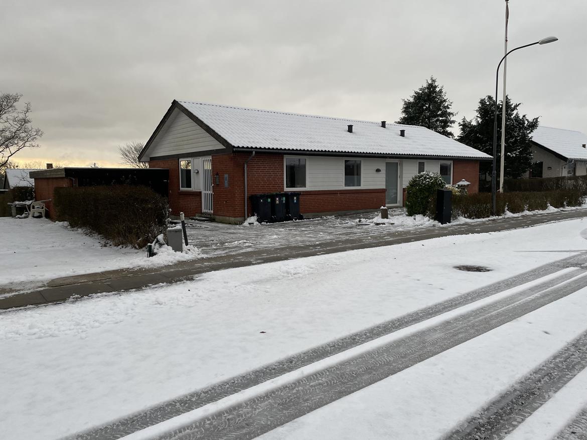 Villa 3 værelser, 2 badeværelser på lukket villavej - Huset som det så ud i vinteren 2022 billede 1