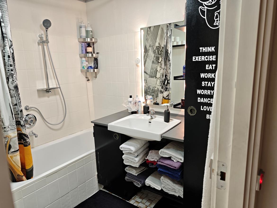 Villa 3 værelser, 2 badeværelser på lukket villavej - Det store badeværelse efter en mindre renovering. - Større renovering venter i fremtiden. billede 29