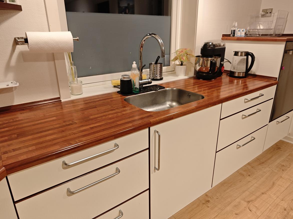 Villa 3 værelser, 2 badeværelser på lukket villavej - Køkken - Fremtidsplaner om grebfri låger- & skuffefronter, samt ny sort bordplade og ny håndvask billede 42