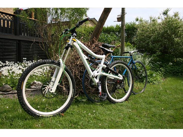 {{currentPhoto.altText}} billede {{currentPhoto.number}}