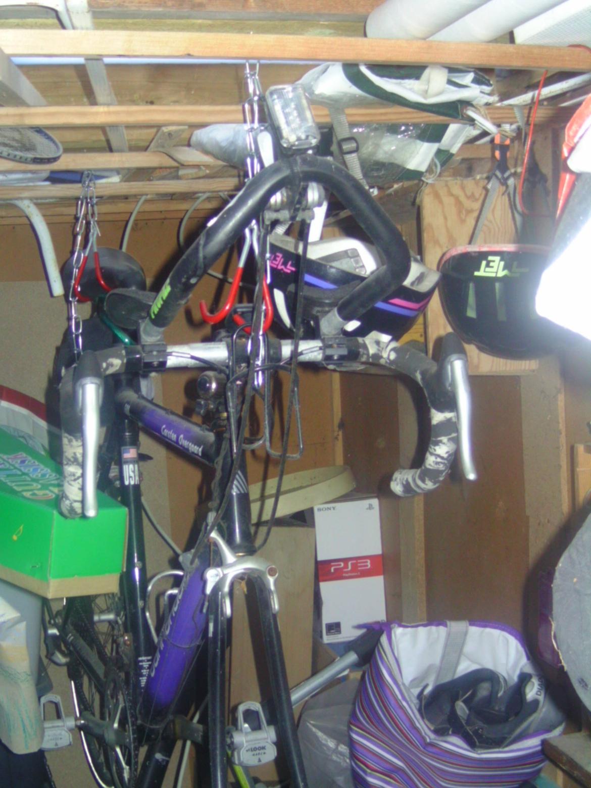 Mine cykelflåde - Min Cannondale C600 som jeg købte i 1992 da jeg dyrkede meget triathlon. Den har ikke kørt siden 2005 på grund af sygdom i familien. I 2012 kom forhjulet over på min Everton, da jeg blev påkørt af en anden cyklist der bragede ud fra fortorvet. billede 1