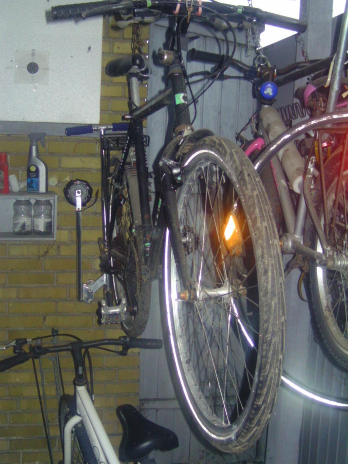 Mine cykelflåde - Min Centurion Rock fighter købt i 1990. Blev brugt til alt indtil der kom slør i selve forgaflen i 2008. Skal totalrenoveres incl ny forgaffel. Afventer økonomi. billede 5