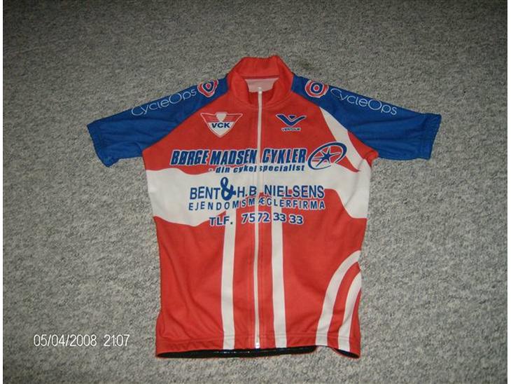 {{currentPhoto.altText}} billede {{currentPhoto.number}}