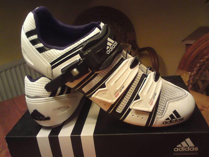 Mit udstyr! - Mine nye Adidas sko.. Bedste ever... billede 14