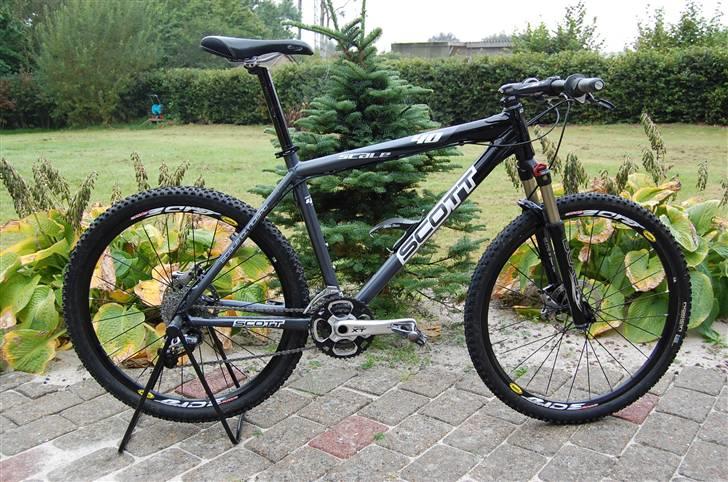 Mine cykler gennem tiden - 2009: Har lavet en byttehandel med mine Reynold Strike hjulsæt for en Scott Scale 40, opgraderet med Shimano XT kranksæt, forskifter og kassette. Sram X.0 twist shifter og Sram X.9 bagskifter. Pro styr og frempind,  samt MAVIC Crossride Disc hjul. billede 27