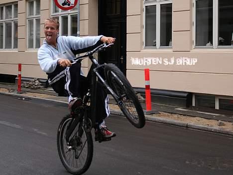 Trek Bruiser 3 Til salg evt. - Det er mig med min cykel. Men men den gamle forgaffel og dæk osv. billede 2
