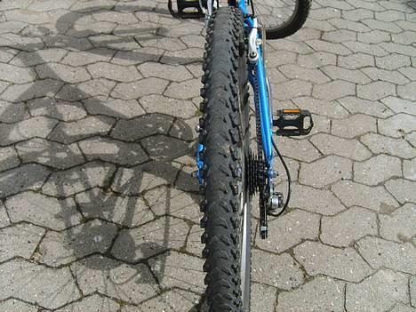 Greenfield full suspension - bag hjul. det er fra i sommer der er kommet nye hjul på billede 3