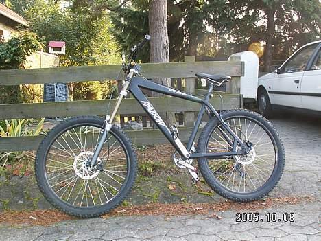 No-Name radon dirt jump billede 1
