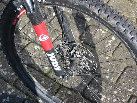 Trek 4500  - Her mit qkslvr sticker, egentlig til at lappe mit surfboard men.. billede 5