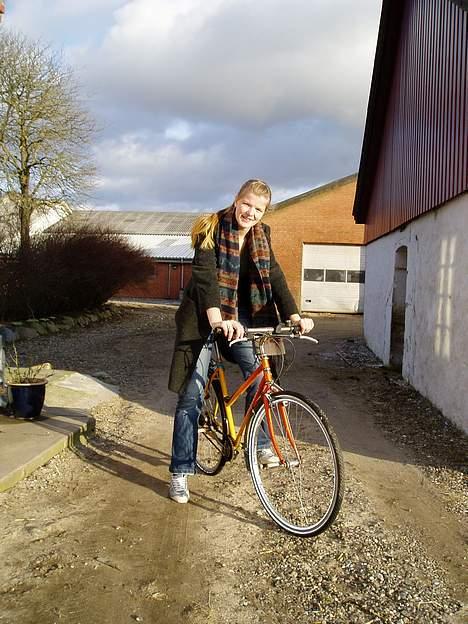 Kildemoes Butterfly - Mig og min cykel. Bare for at understrege, at den er god nok. Det er en rigtig cykel... billede 9
