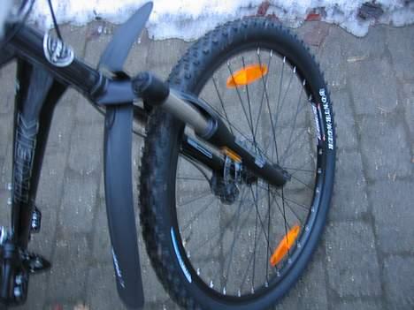 Trek 4300 Skivebremser - Den er flot :) (Undskyld der kun er 2 billeder, men kameraet havde ikke mere batteri  :S billede 2