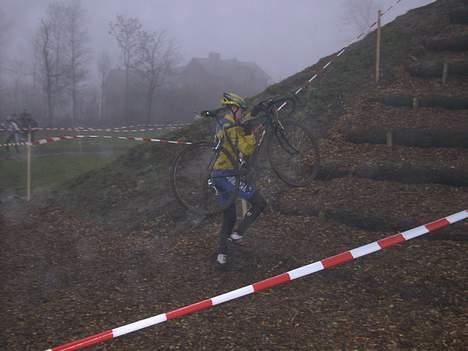 Fort Cross - Op af trappen. De var mega stor de trin. billede 7