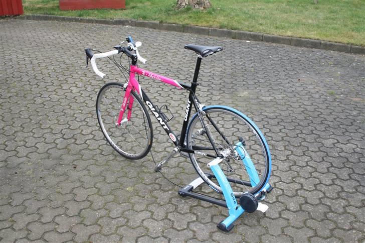 Giant T-Mobile TCR ROAD - i cykeltræneren indtil der ikke er så koldt mere billede 1