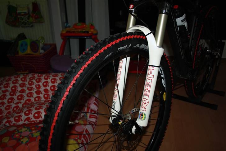 Cube Reaction Race #Custom# - Nyt Mavic hjulsæt.. Nye XT o9 skiver.Ny Reba World Cup & nye Schwalbe Nobbi nic m/ rød kant. billede 4