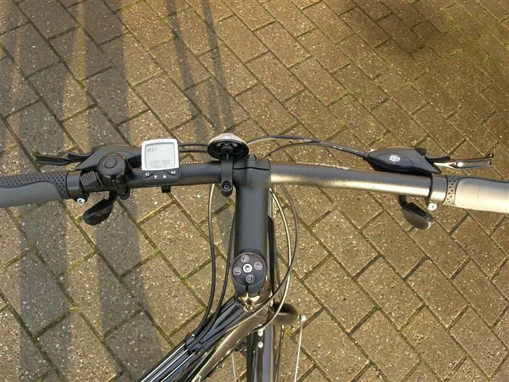 Trek 7.3 FX Disc - Mangle lige min forlygte da den er til ladning billede 7