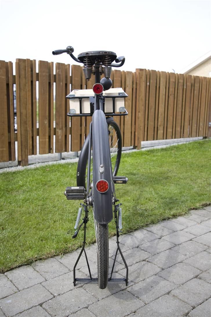 Retro 1941 - Reflekserne på cyklen er lavet af glas. billede 13