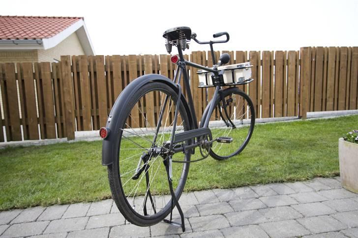 Retro 1941 - Min indkøbs cykel set bagfra. billede 15