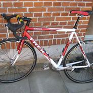 Trek 1000