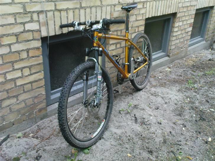 Kona Explosif - Nu med RockShox SID World Cup med carbon krone og stilk billede 10