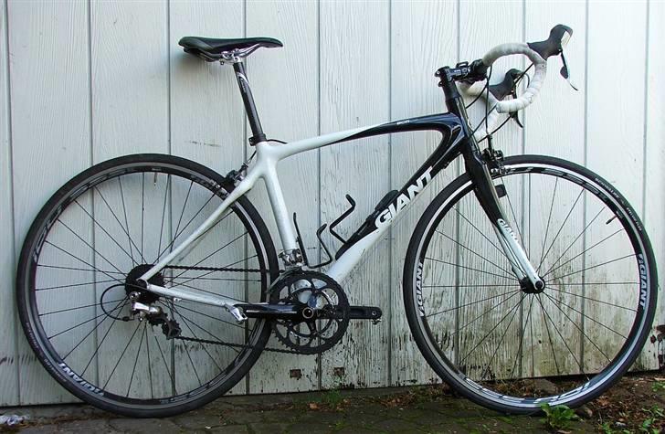 Giant SCR C4 - Enkel, stilfuld, sort og hvid. billede 1