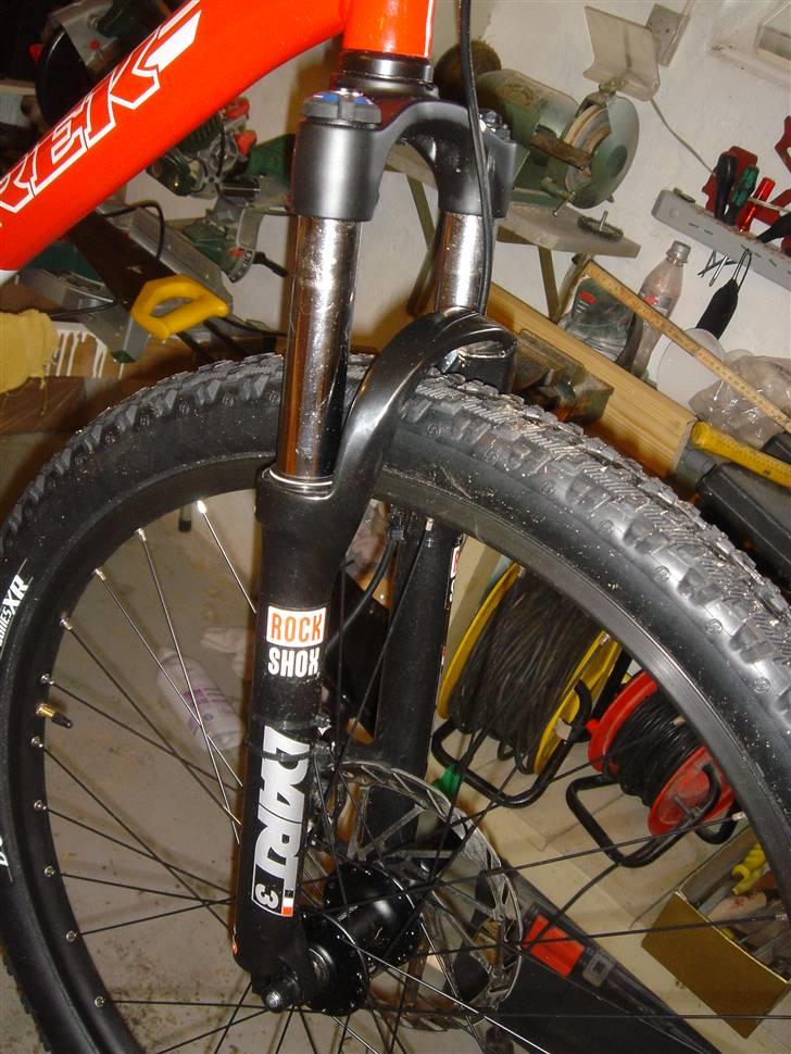 Trek 6300 - Rock Shox Dart 3 Forgaffel med lockout billede 3