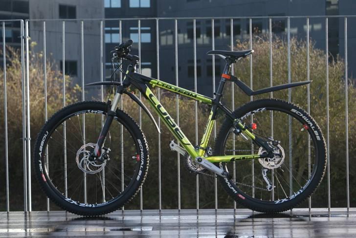 Cube LTD Team '09 STJÅLET - Hele cyklen i profil. Jeg var glad for min candy green LTD pro, men det her er endnu bedre. billede 1