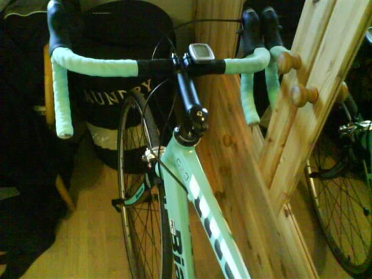 Bianchi Bianchi Via Nirone 7 - Dejlig styr, lige til at tage ved.. =)  billede 5