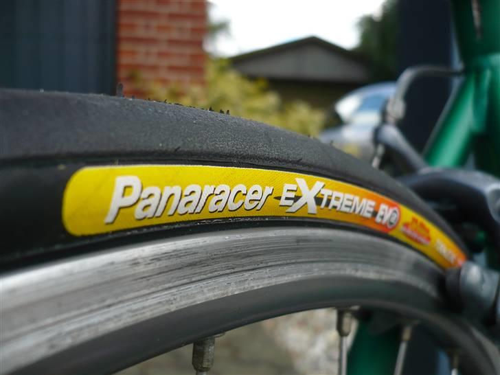 Principia RSL - Det nye bagdæk. Panaracer Extreme EVO2 kan tage 150 psi. Det bedste dæk han havde ved cykelhandleren. Men det sad og så på en Trek til 30k. Der er ZERO mønster. billede 14