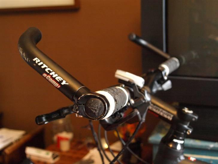 Radon ZR Team 5.0 2009 - Ja man skal jo gerne kan se hvilket niveau jeg er på ;) Opkørslerne har drillet mig lidt. Men jeg har valgt at starte ud med click-pedaler så det skal jo give lidt skrammer... billede 3