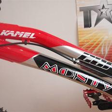 Monty 221 Kamel 09 død/knækket