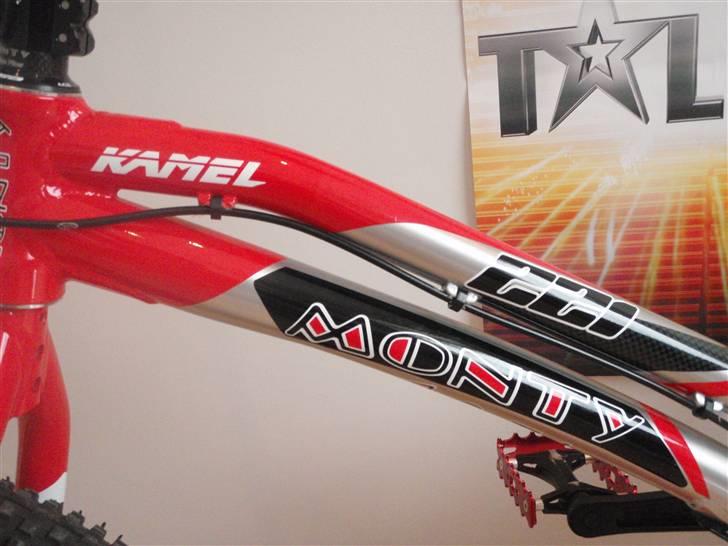 Monty 221 Kamel 09 død/knækket billede 2