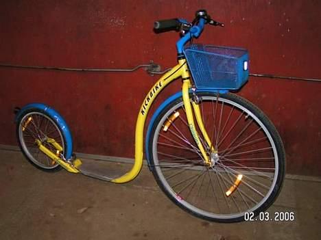 No-Name Kick Bike - Her er et billede af cyklen som den så ud da jeg købte den. http://www.kickbike.com/ billede 6