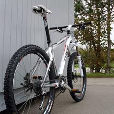 Trek 8500
