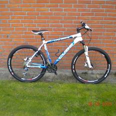 Cube LTD RACE 09