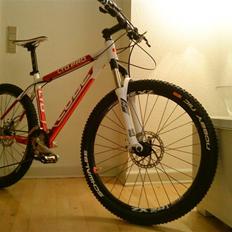 Cube LTD Pro White Candy Red