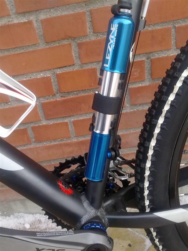 Merida matts sport 300 *solgt* - Blå pumpe fra Lezyne. billede 10
