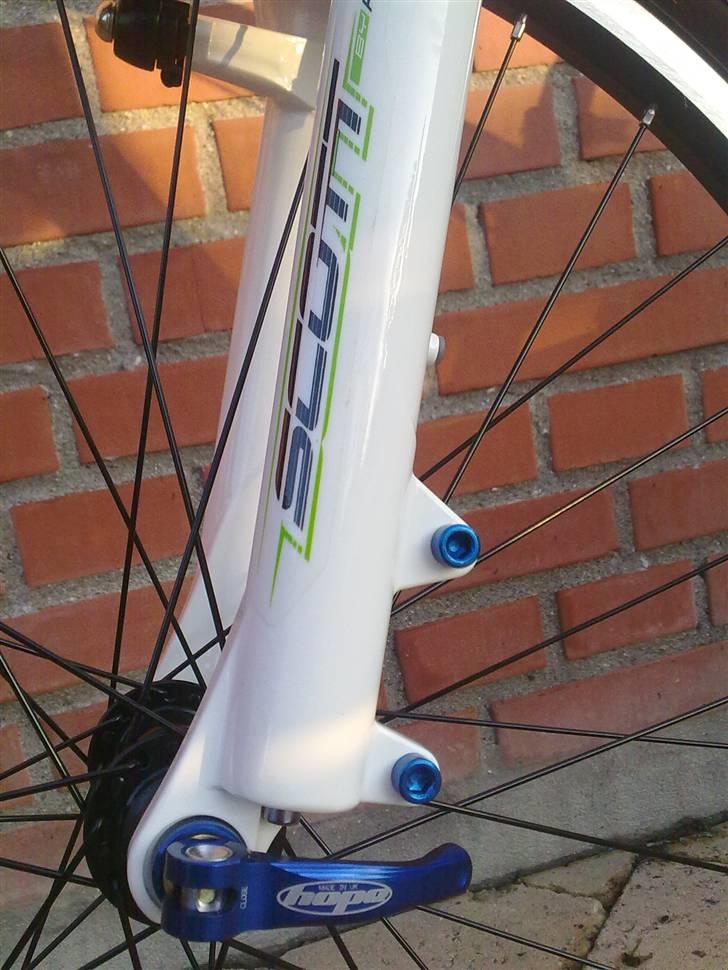 Scott scale jr 24 2010 - Hope QR og Blå Skruer/Bolte. billede 4