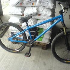 Mongoose dirt jump