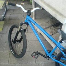 Mongoose dirt jump