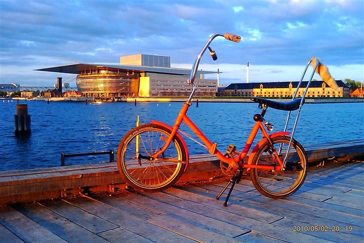 Retro no name solgt  - hun hedder den lille røde her er hun på rejse til cph  billede 2